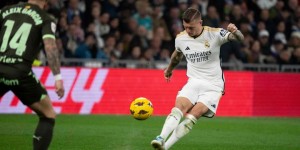 赖斯获赛季最佳球员，格伦-约翰逊点赞，皇马比赛闪耀水平提升